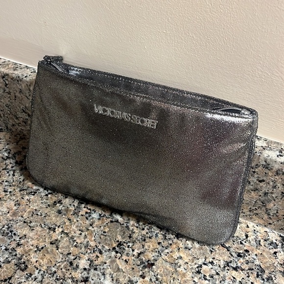 FREE with Purchase 🆓 New Large VICTORIA’S SECRET Cosmetic Bag - Picture 3 of 10
